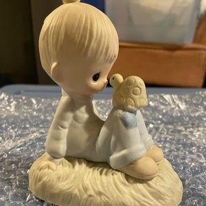 Precious Moments figurine Love is Kind